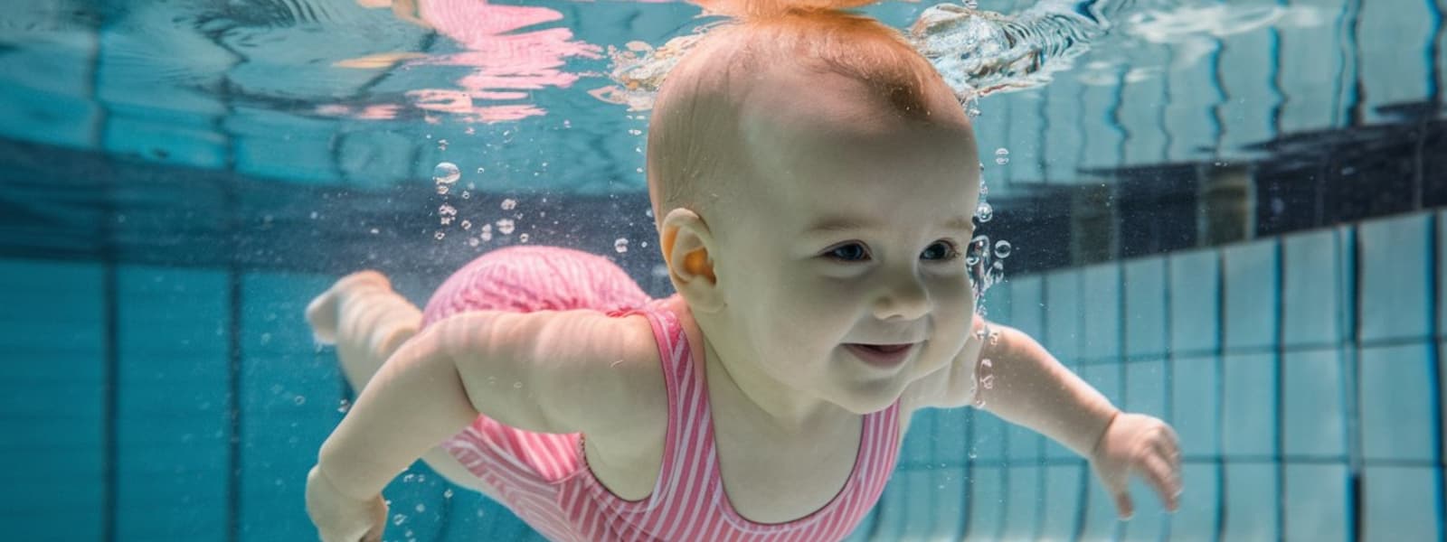 Babyzwemmen: Hoe lang blijft je baby onder water?