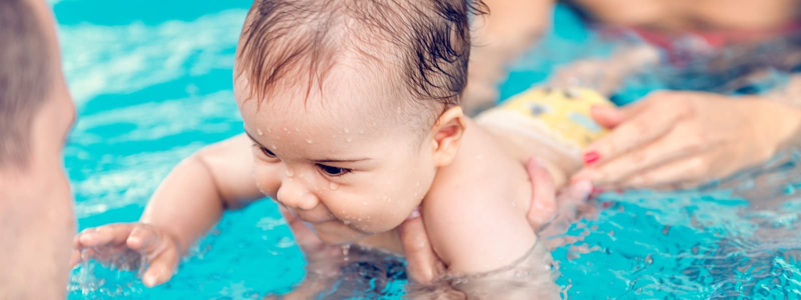 Hoe oud moet je baby zijn voor babyzwemmen?